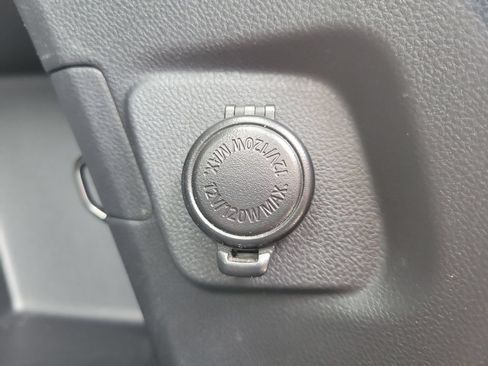 Used 2023 Subaru Outback Premium AWD/4WD image 8