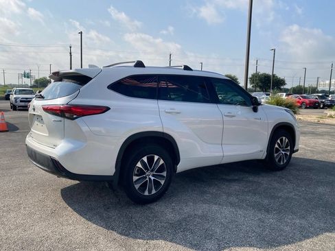 Used 2020 Toyota Highlander XLE AWD/4WD image 5