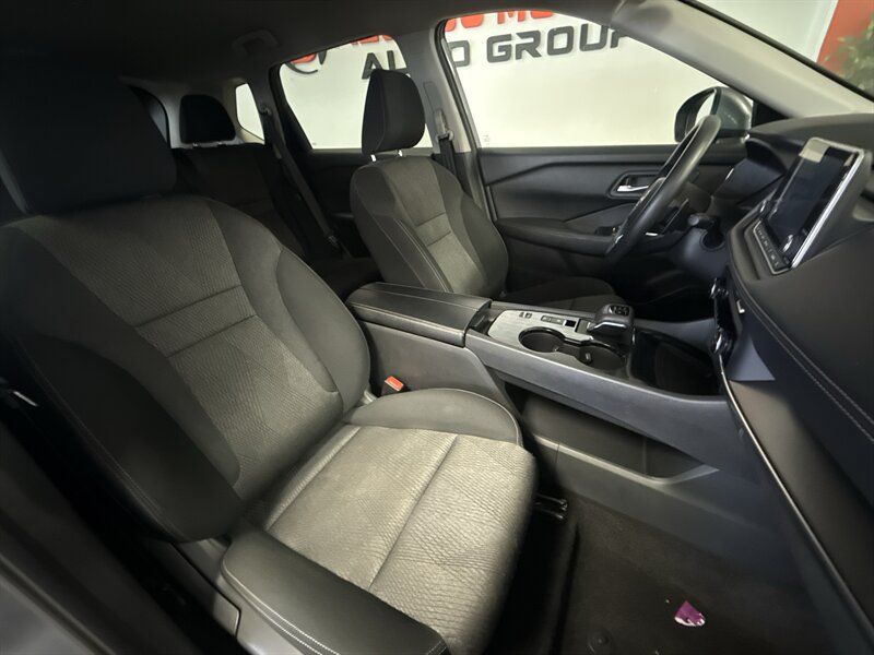 Used 2024 Nissan Rogue SV FWD image 21