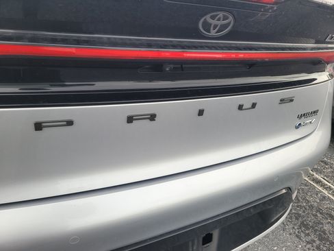 Used 2023 Toyota Prius Limited FWD image 11