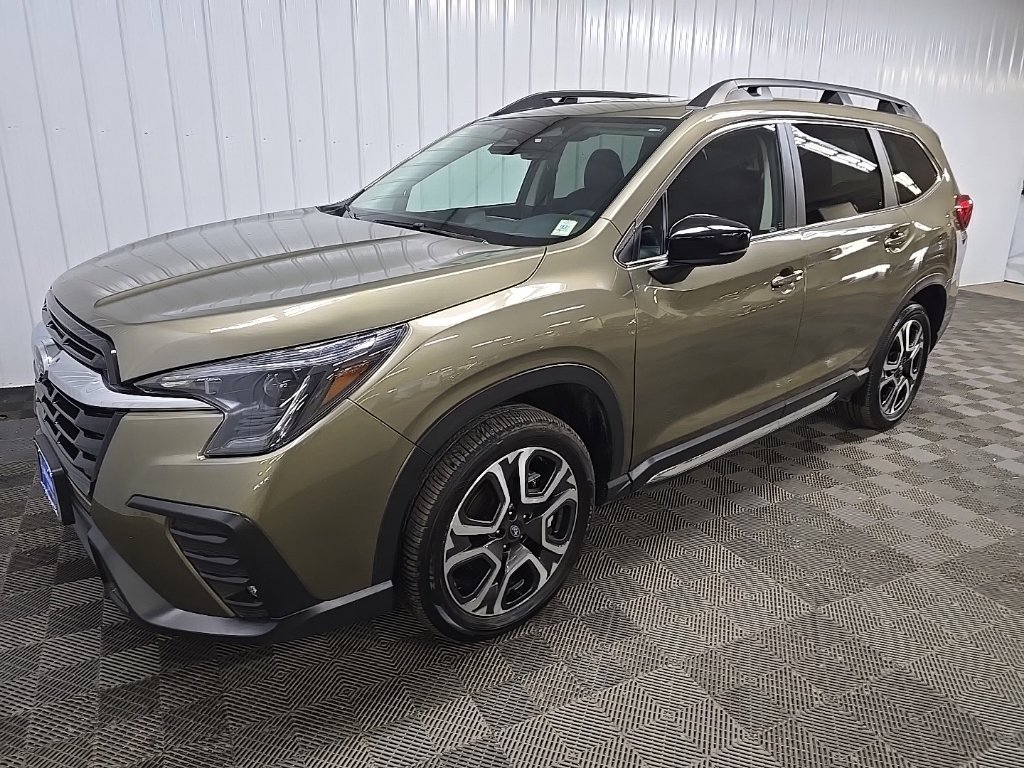 Used 2025 Subaru Ascent Limited AWD/4WD image 8