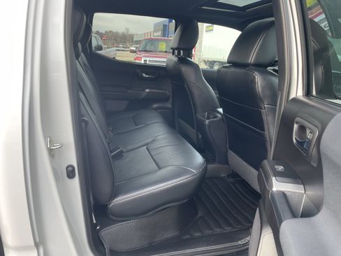 Used 2020 Toyota Tacoma TRD Sport image 31