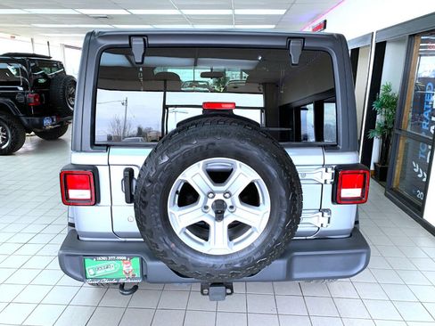 Used 2018 Jeep Wrangler Sport image 6