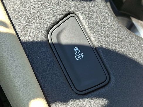 Used 2017 Cadillac XT5 FWD image 25