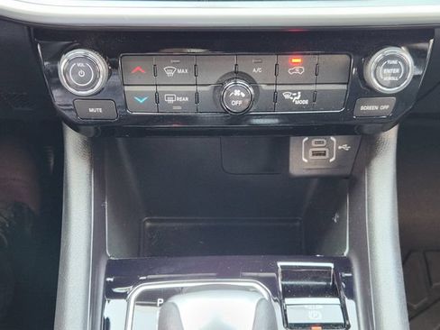 Certified 2025 Jeep Compass Sport w/ Mopar Graphics Package AWD/4WD image 19