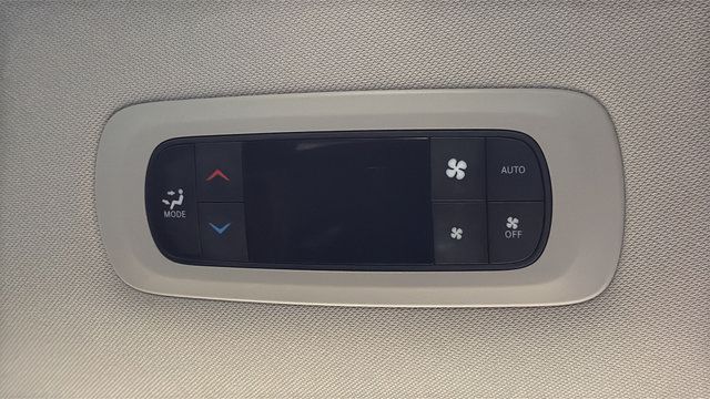 Used 2024 Chrysler Pacifica Touring-L FWD image 33