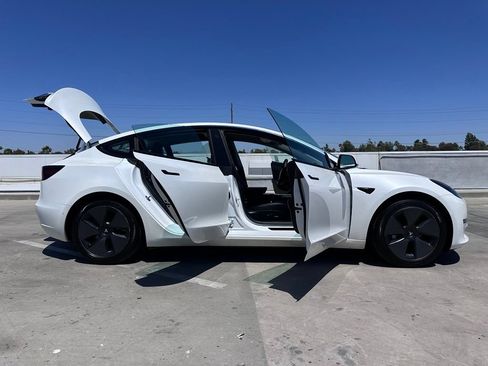 Used 2021 Tesla Model 3 Standard Range Plus RWD image 29