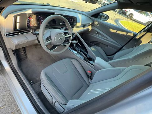Used 2021 Hyundai Elantra SEL image 12