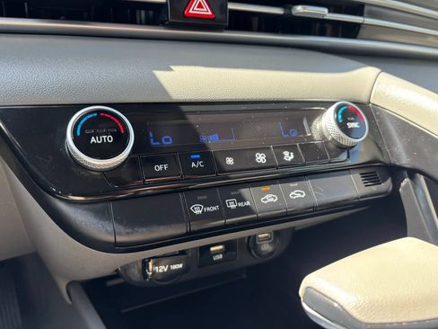 Used 2022 Hyundai Elantra SEL FWD image 33