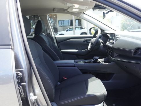 Used 2025 Nissan Rogue S FWD image 23