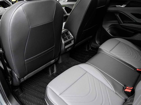 New 2026 Volkswagen Tiguan SE image 37