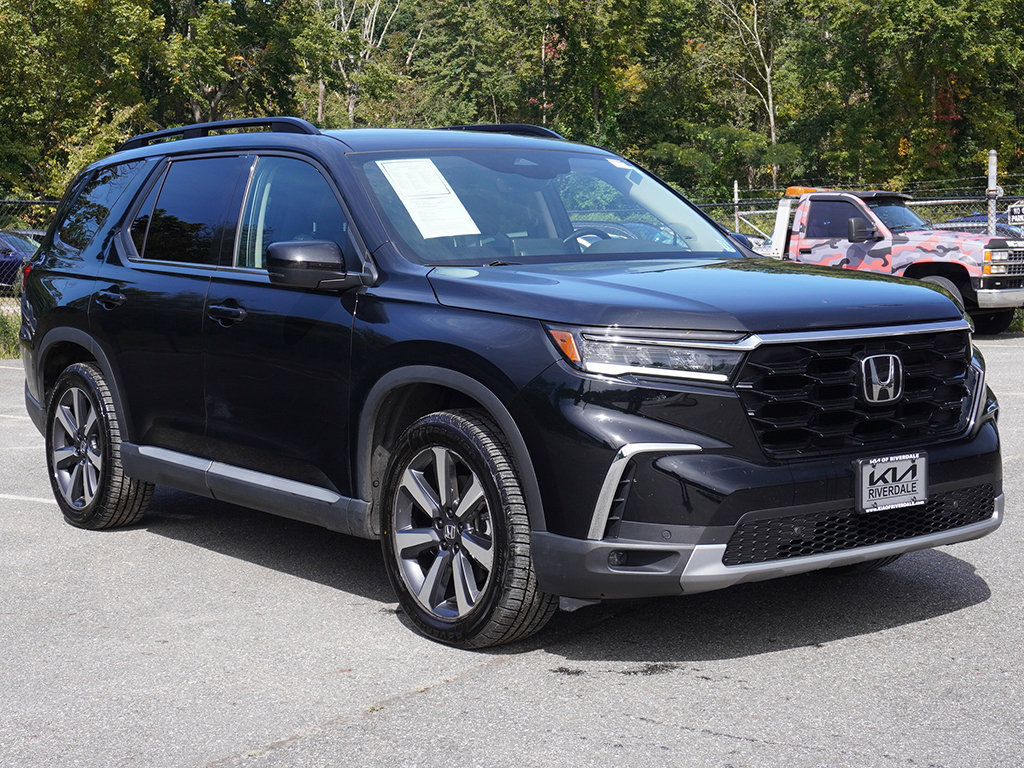 Used 2024 Honda Pilot Touring image 2