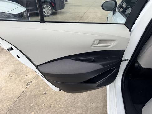 Used 2022 Toyota Corolla LE FWD image 12