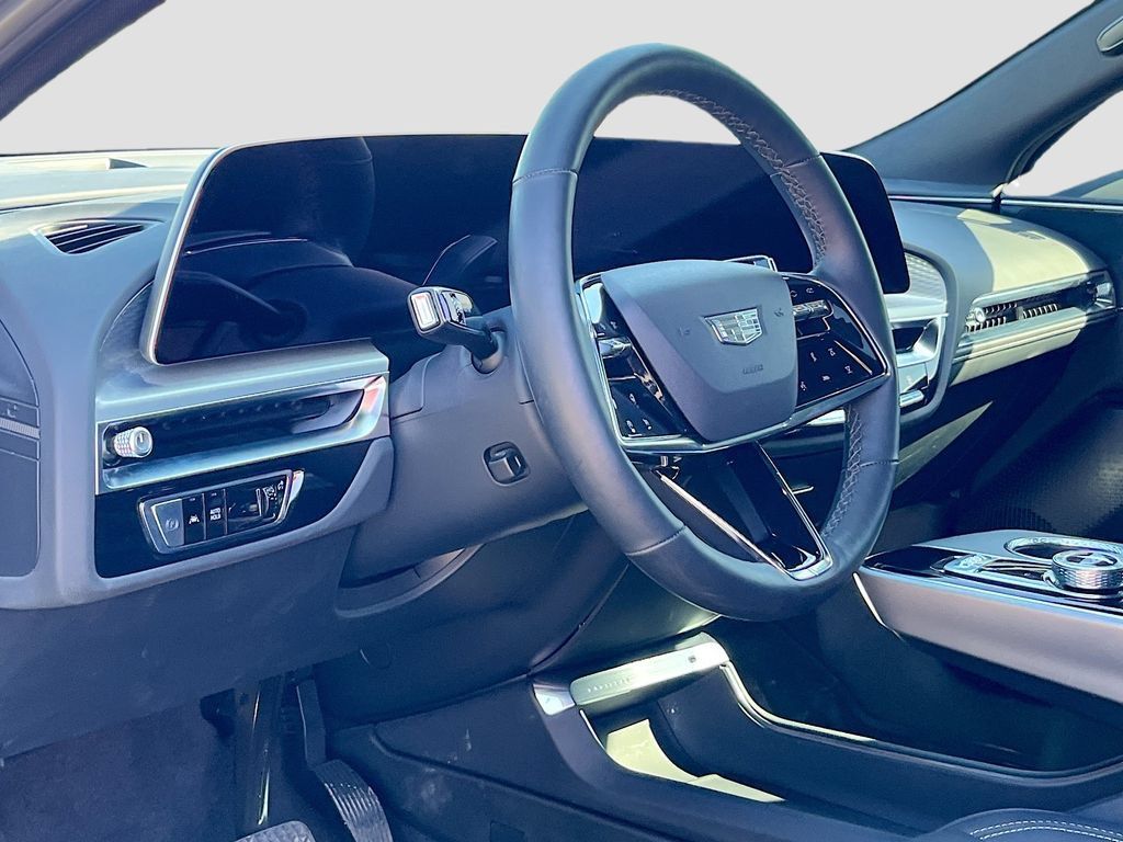 Used 2025 Cadillac Lyriq Sport RWD image 9