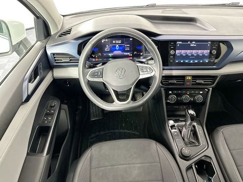 Used 2024 Volkswagen Taos SE image 10