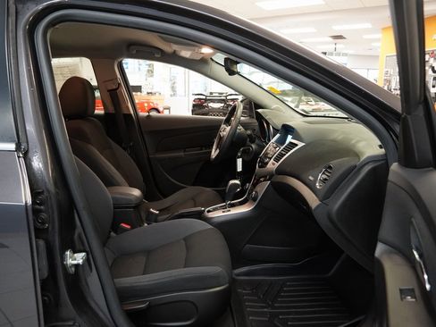 Used 2015 Chevrolet Cruze LT image 24