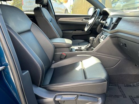 Used 2020 Volkswagen Atlas Cross Sport SE w/ Panoramic Sunroof Package image 16