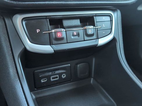 Used 2024 GMC Terrain SLT AWD/4WD image 29