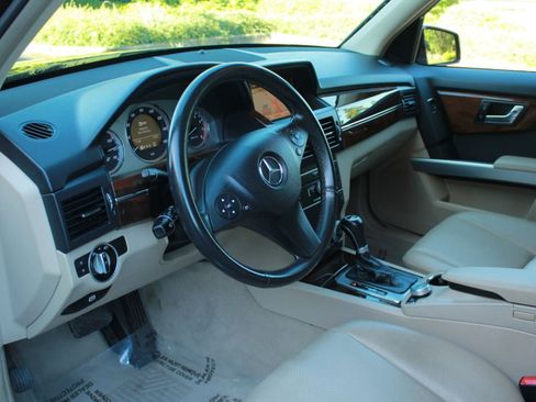 Used 2011 Mercedes-Benz GLK 350 4MATIC image 10