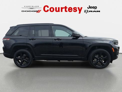 Certified 2024 Jeep Grand Cherokee Altitude AWD/4WD image 2