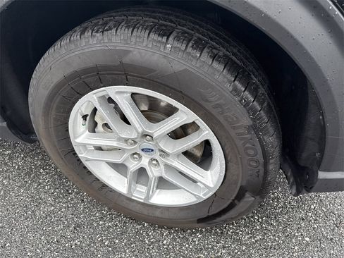 Used 2025 Ford Explorer Active image 12