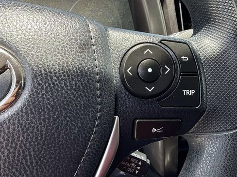 Used 2018 Toyota RAV4 LE FWD image 33