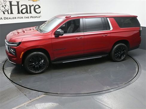 New 2025 Chevrolet Suburban Premier image 36