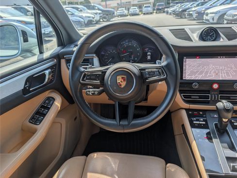 Used 2024 Porsche Macan AWD/4WD image 18