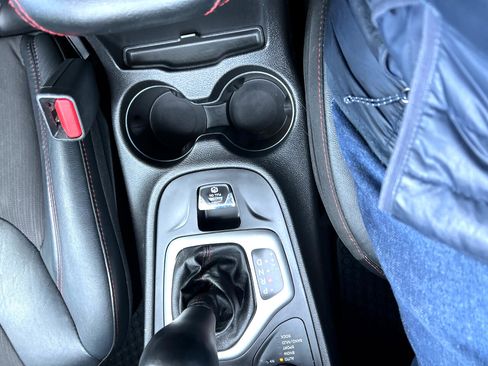 Used 2017 Jeep Cherokee Trailhawk w/ Comfort/Convenience Group image 13