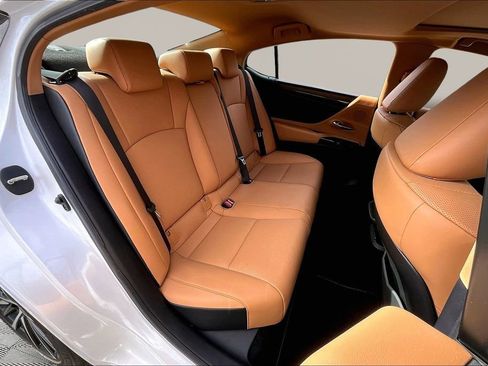 Used 2024 Lexus ES 350 w/ Premium Package image 17