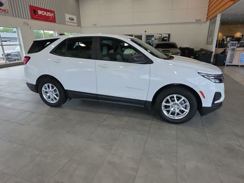 Used 2024 Chevrolet Equinox LS FWD image 5