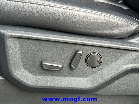 Used 2025 Ford F150 Lariat w/ Equipment Group 501A Mid image 25