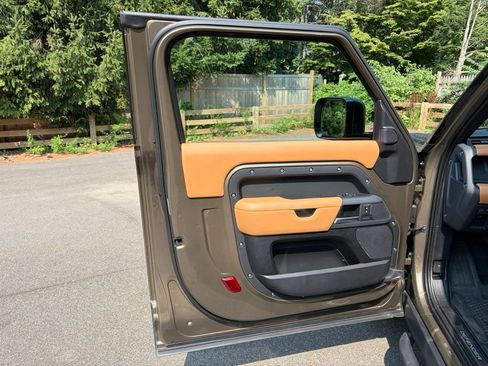 Used 2022 Land Rover Defender 90 X AWD/4WD image 24