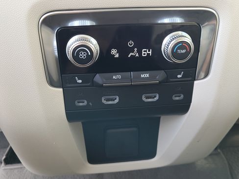 Used 2024 GMC Yukon XL Denali w/ Denali Reserve Package AWD/4WD image 16