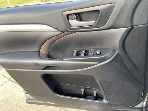 Used 2019 Toyota Highlander XLE image 49