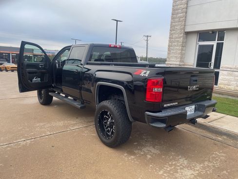 Used 2017 GMC Sierra 1500 SLE image 2