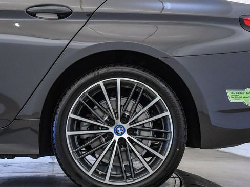 Certified 2023 BMW 530e 530e iPerformance w/ Premium Package image 11