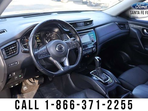Used 2017 Nissan Rogue SV image 9