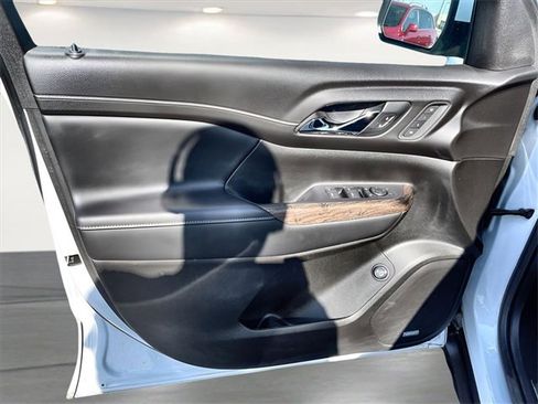 Used 2022 GMC Acadia Denali w/ Denali Ultimate Package image 9