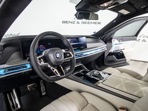 Used 2023 BMW 760i xDrive AWD/4WD image 22