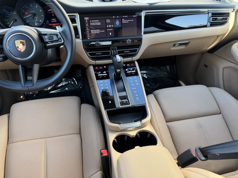 Certified 2022 Porsche Macan image 19