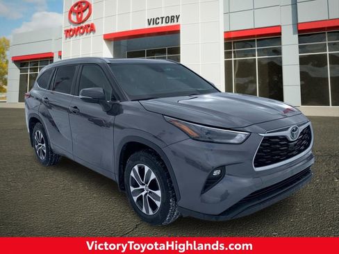 Used 2023 Toyota Highlander XLE FWD image 1