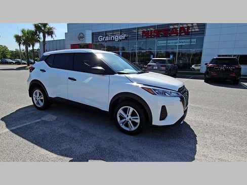 Used 2025 Nissan Kicks Play S image 17