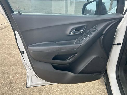 Used 2018 Chevrolet Trax LT w/ Redline Edition image 14