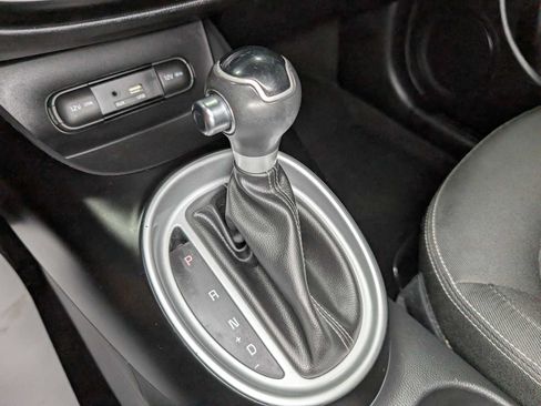 Used 2017 Kia Soul + FWD image 26