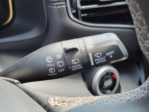 Used 2024 Jeep Wagoneer Series II AWD/4WD image 18