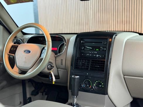 Used 2007 Ford Explorer Sport Trac XLT image 4