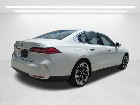 New 2026 BMW 530i w/ Premium Package RWD image 4