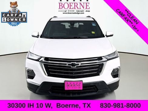 Used 2023 Chevrolet Traverse LT w/ Rear Camera Mirror Package image 2