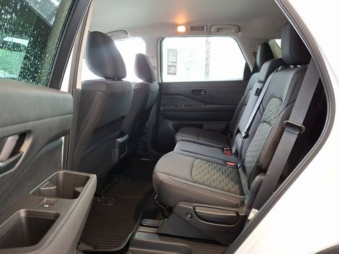 New 2025 Nissan Pathfinder SV image 6